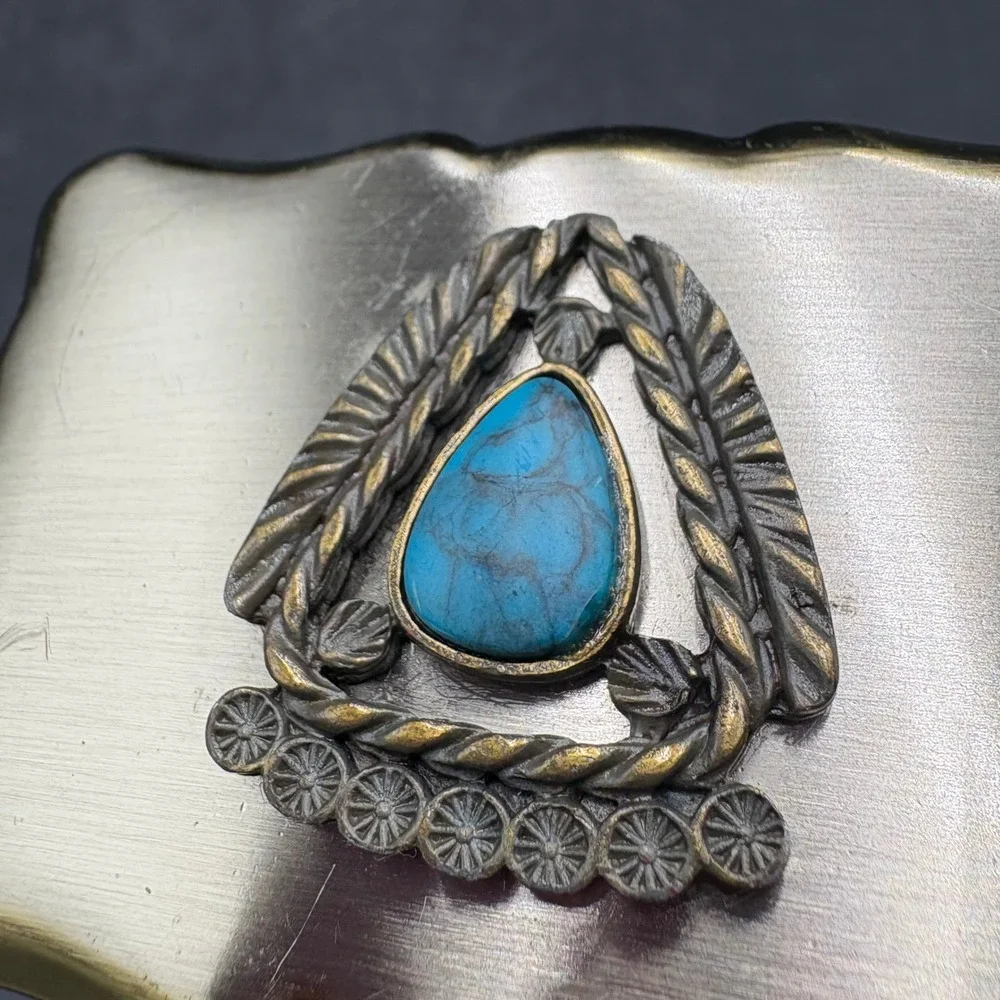 Vtg Native American Theme Belt Buckle Faux Turquoise Scalloped Edge Southwestern